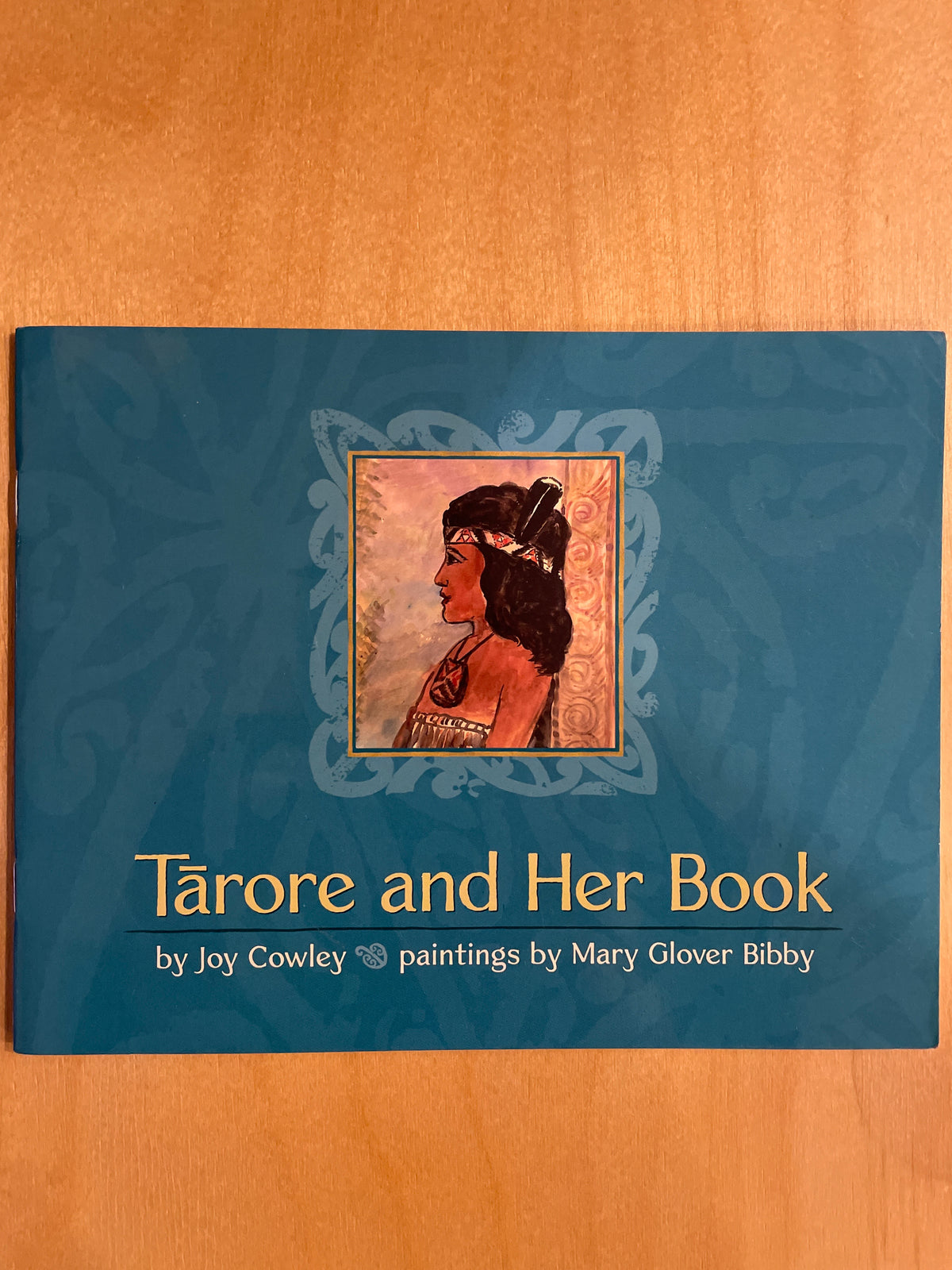 Tārore and Her Book - Joy Cowley, paintings by Mary Glover Bibby
