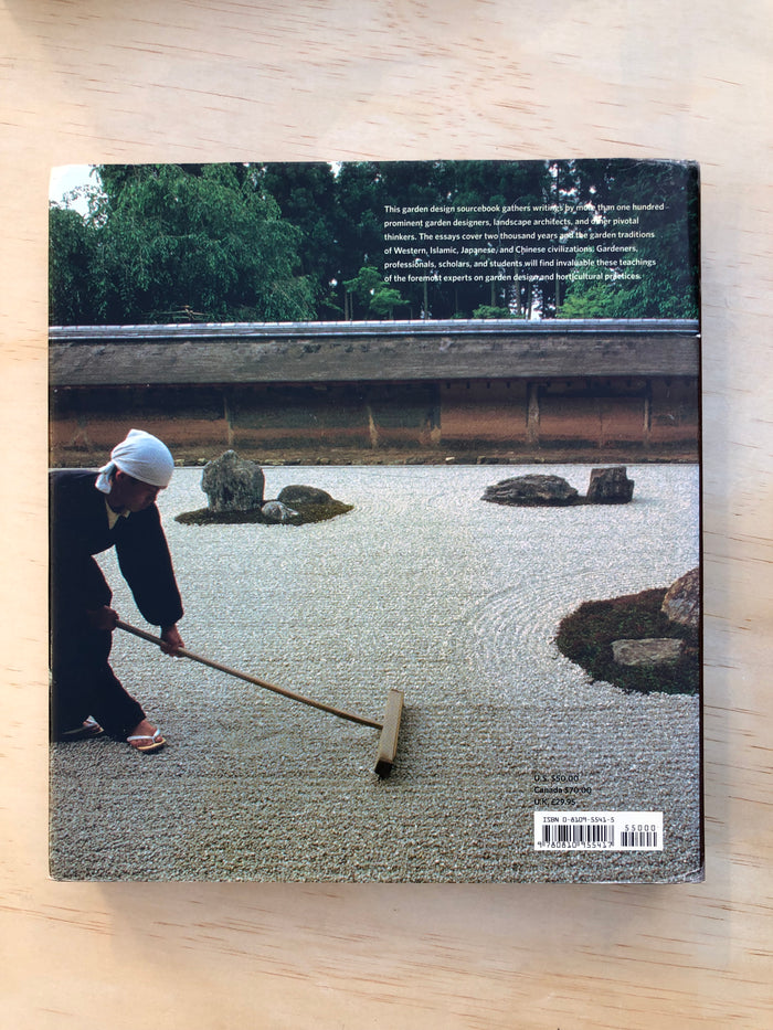 The Glory of Gardens: 2000 Years of Writings On Garden Design - Scott J. Tilden