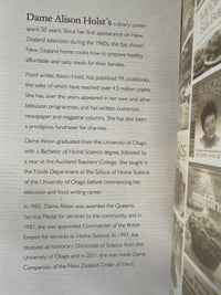 A Home-grown Cook: the Dame Alison Holst story - Alison Holst and Barbara Larson